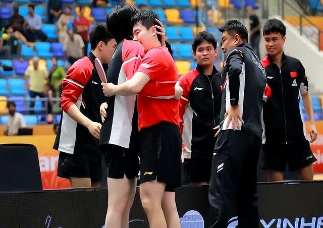 奥地利队鏖战日本队,梁靖崑扛起全队 奥地利队鏖战日本队,梁靖崑扛起全队