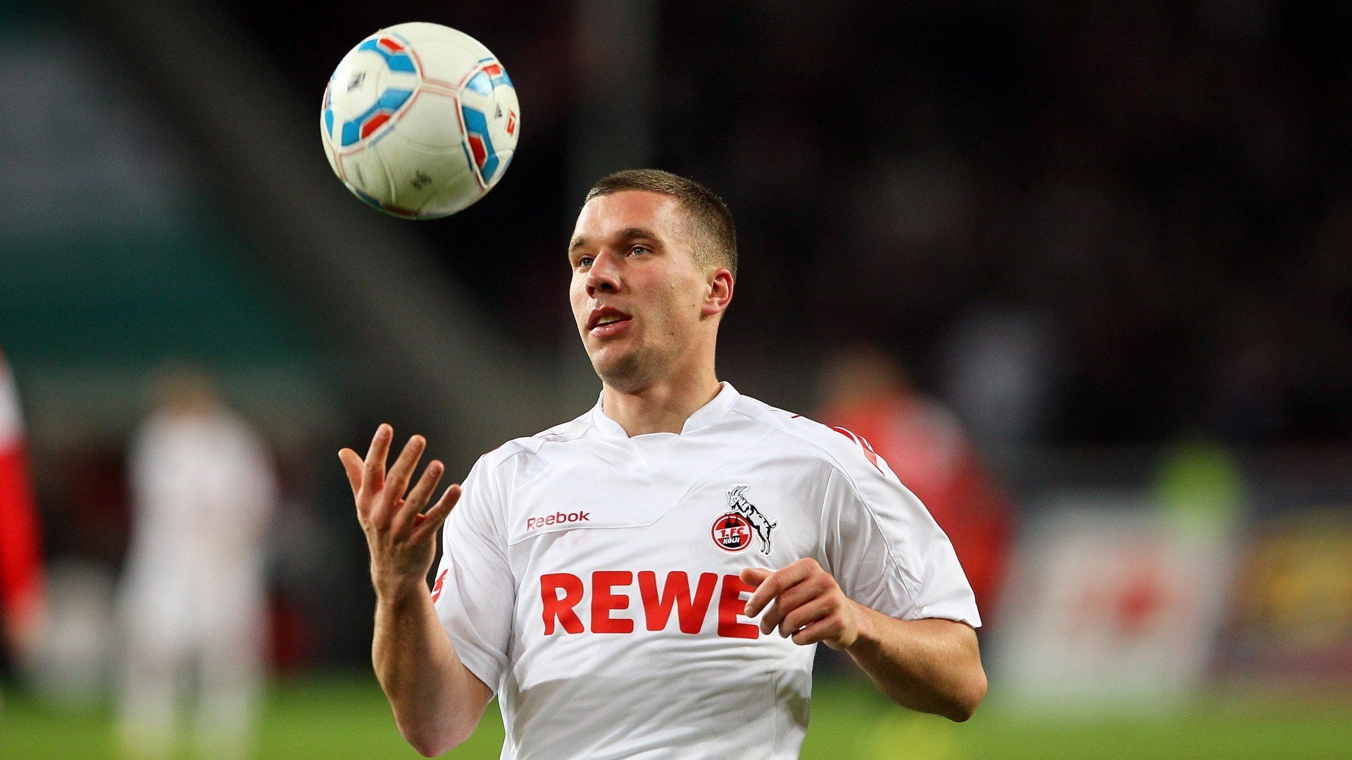 赛道与球门的交响，F1街道赛之夜，奥纳纳冠军级表现