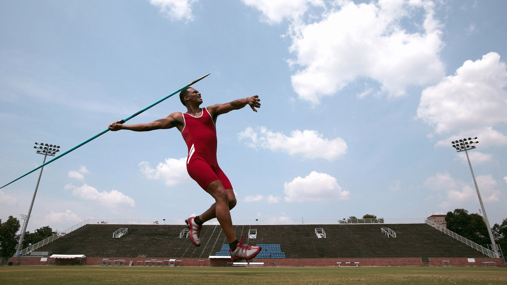 恩佐的斗牛场，当马赛的灯光亮起，舞台越大他越强